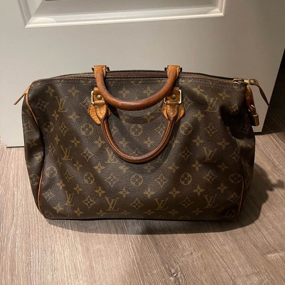 AUTHENTIC LOUIS VUITTON MONOGRAM SPEEDY 35